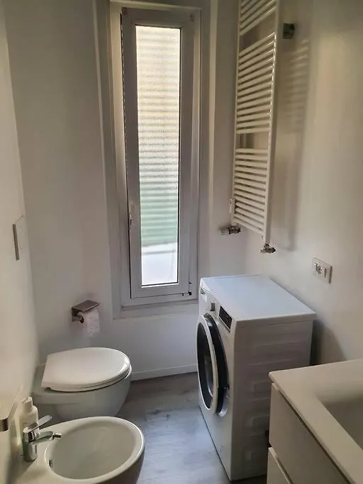 Apartment Appartamento All'Isola Con Terrazzo Milan